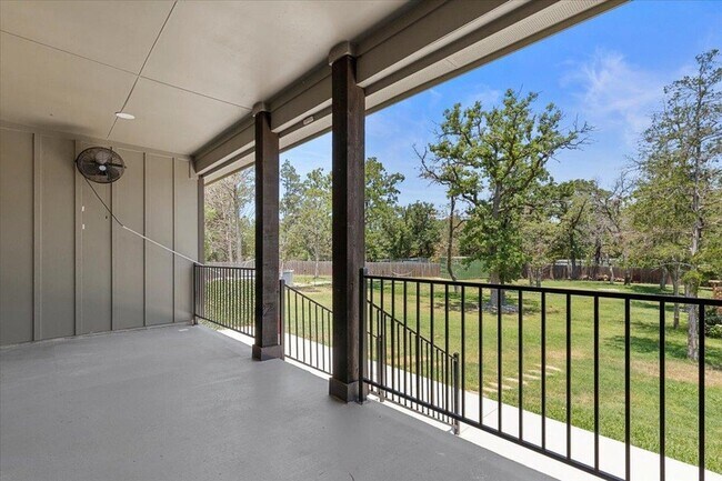 Building Photo - 127 Medlar Dr