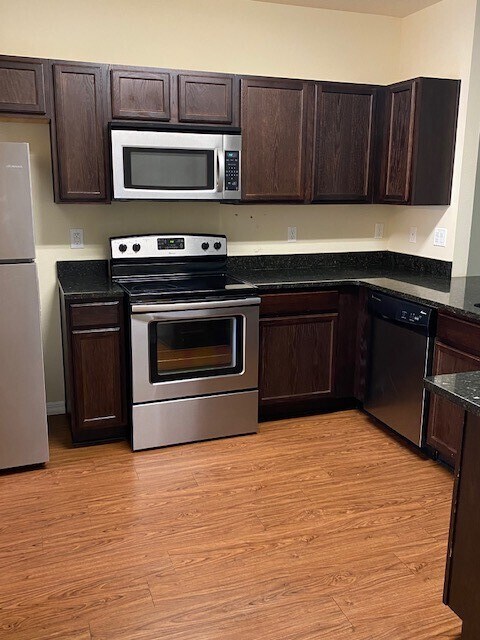 Kitchen - 455 Belle Montclair Loop