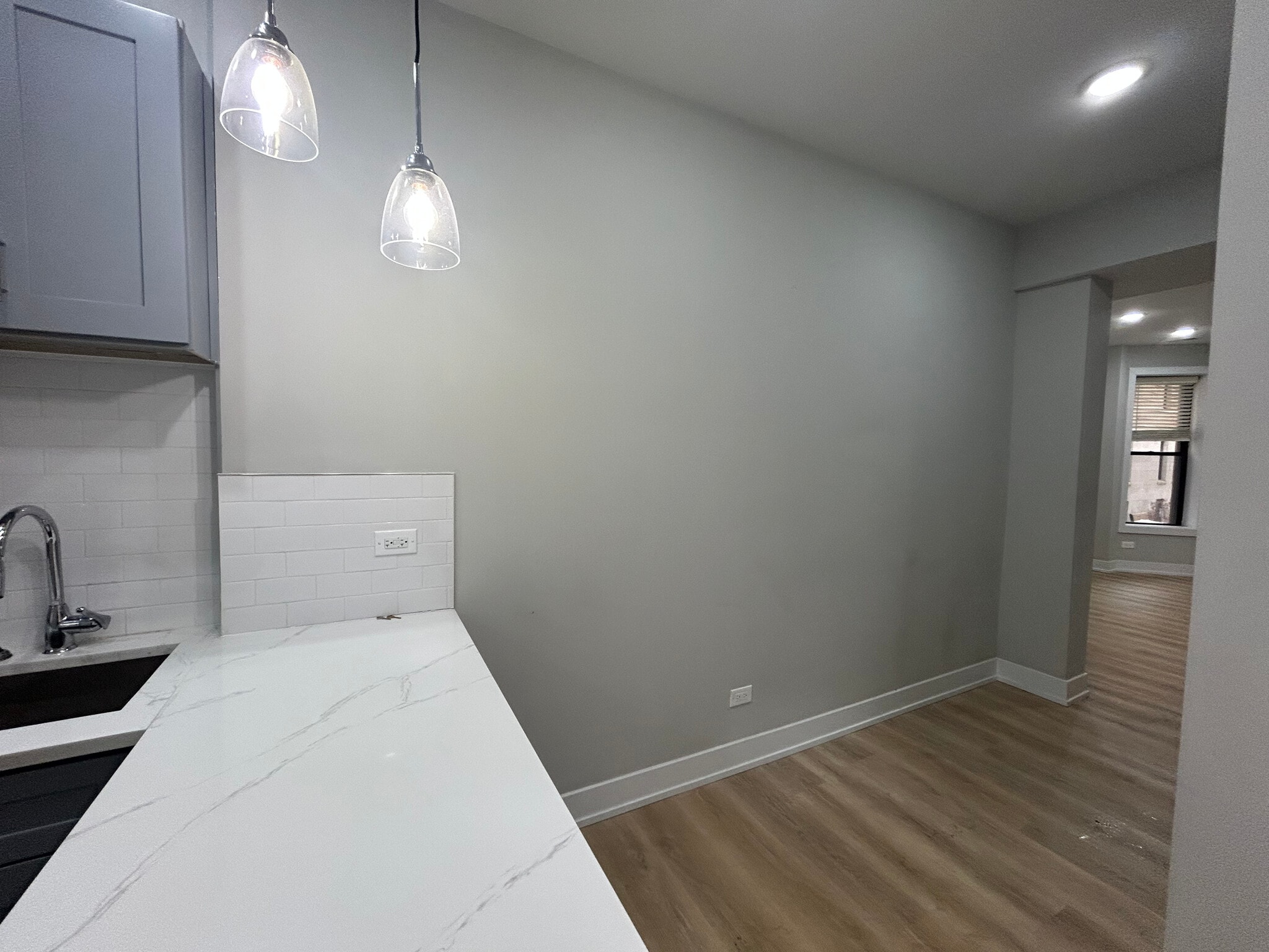 Building Photo - 423 W Belden Ave