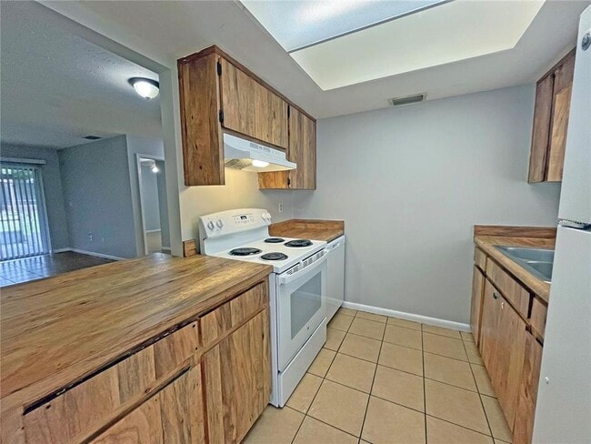 Building Photo - 9509 Fieldview Cir