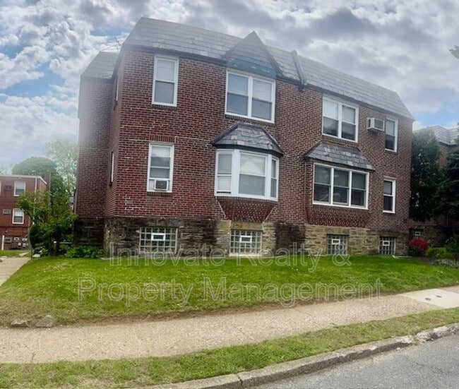 Building Photo - 910 E Sharpnack St