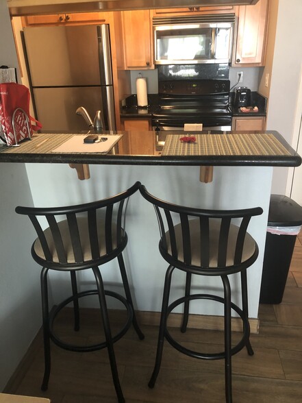 Kitchen Counter Area with counter stools - 5540 Lindo Paseo