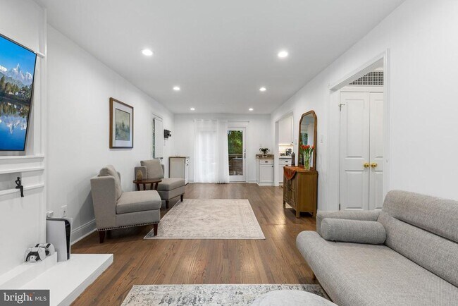 Building Photo - 9830 Meadow Valley Dr