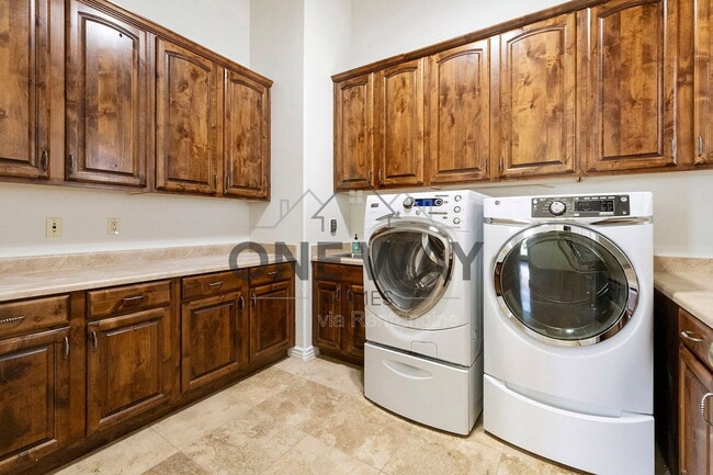 Building Photo - 4432 E Ford Ave