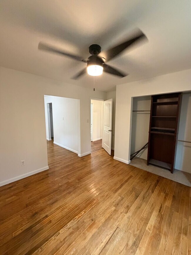 Building Photo - Modern JC Rental Near ETSU + JCMC — Pet Fr...