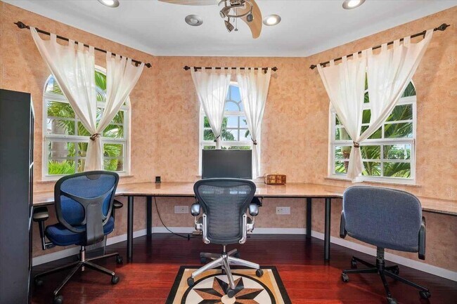 Building Photo - 600 Circle Dr