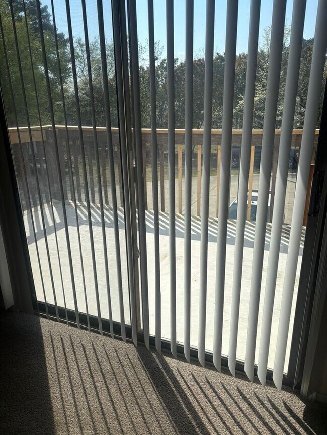 Building Photo - 2823 Breezewood Ave