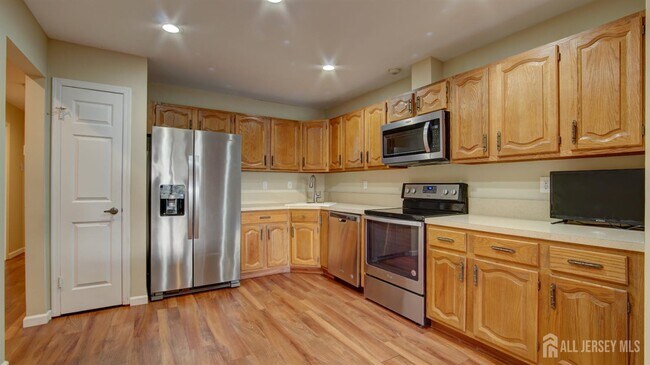 Building Photo - 18 Thomas Paine Dr