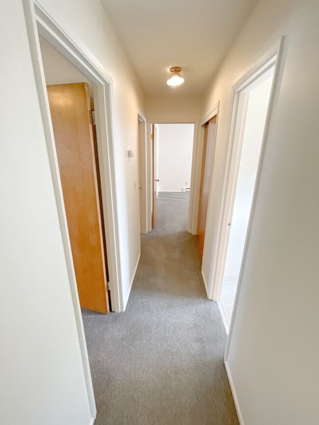 Building Photo - 3 Bedroom, 2 Bath - Home in Moyina Heights