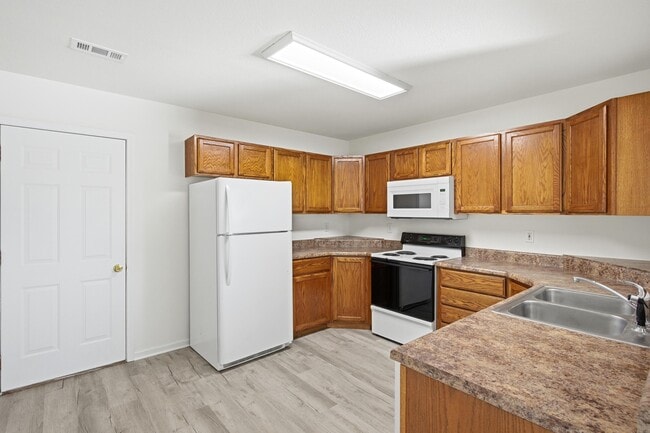 Building Photo - 1709 Juniper Dr