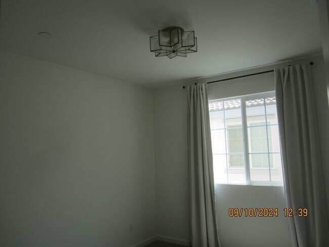 Building Photo - Luxury Townhome in Moreno Valley