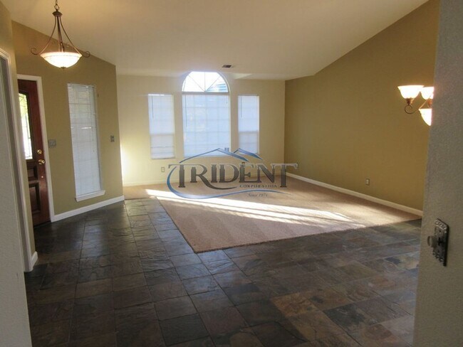 Building Photo - Beautiful Yuba City home on a large lot