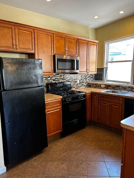 Building Photo - 1326 E Gibson St