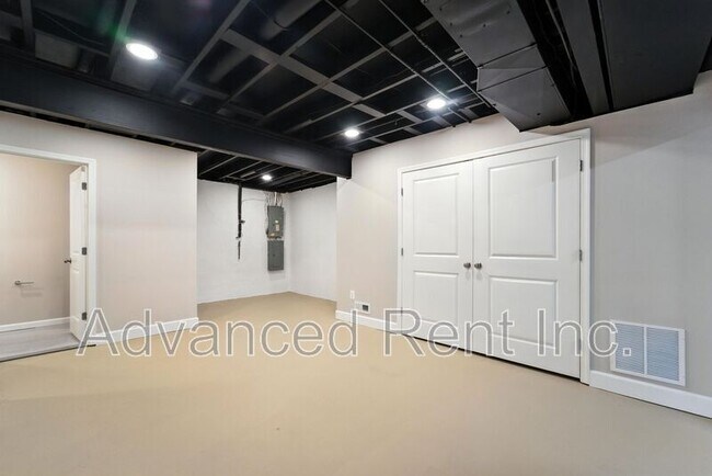 Building Photo - 1 Jack Pine Pl