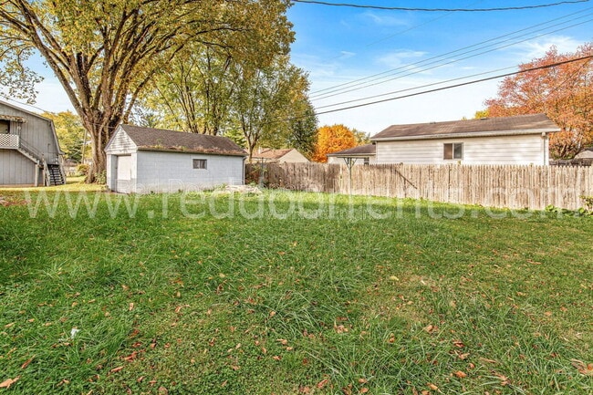 Building Photo - 328 N Post Rd