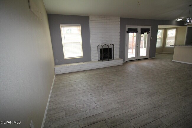Building Photo - 351 Duanesburg St