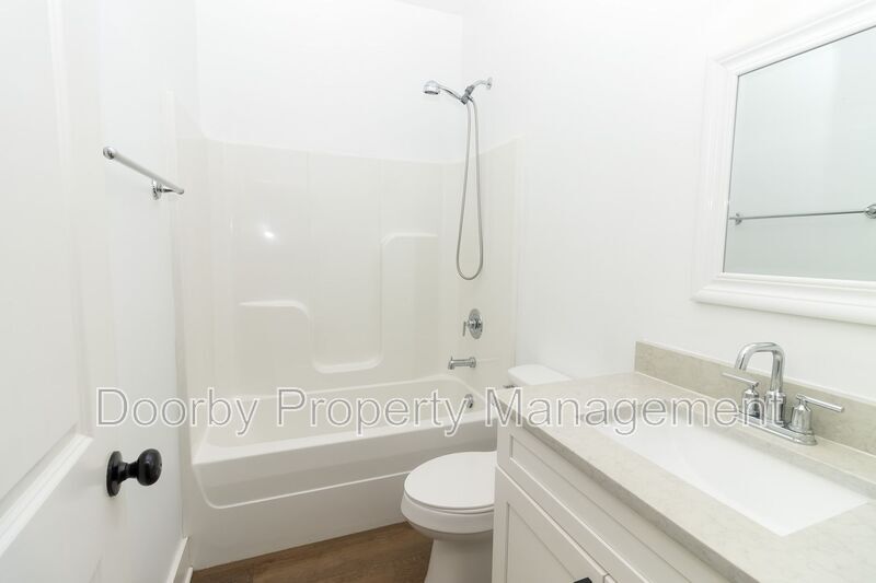 Building Photo - 3016 N Chamberlain Ave