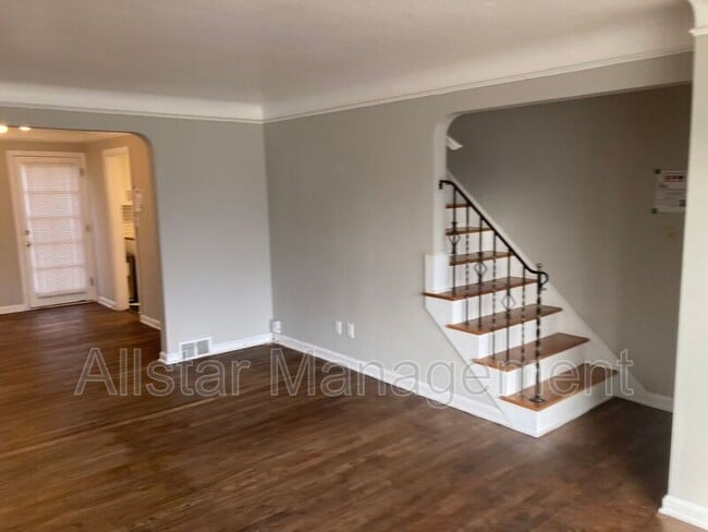 Building Photo - 320 Halle Dr