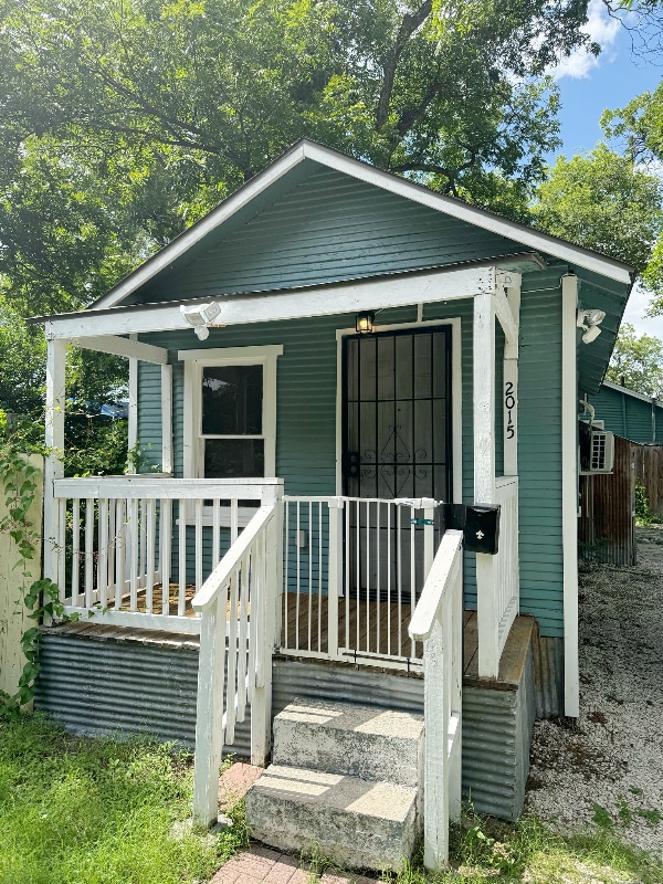 Building Photo - 2015 Beaver Ln