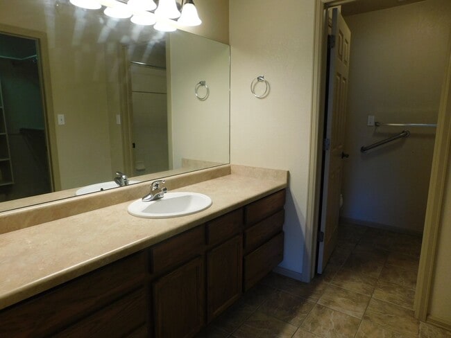 Building Photo - Home in Cottonwood Sub-Division