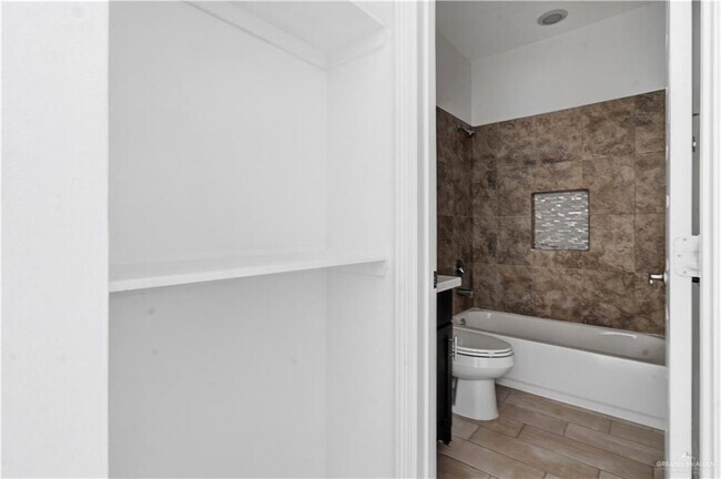 Building Photo - 12 Valeria St