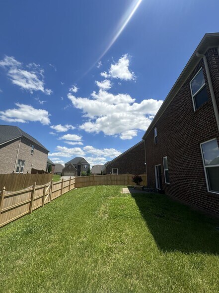 Building Photo - 5448 Pisano St
