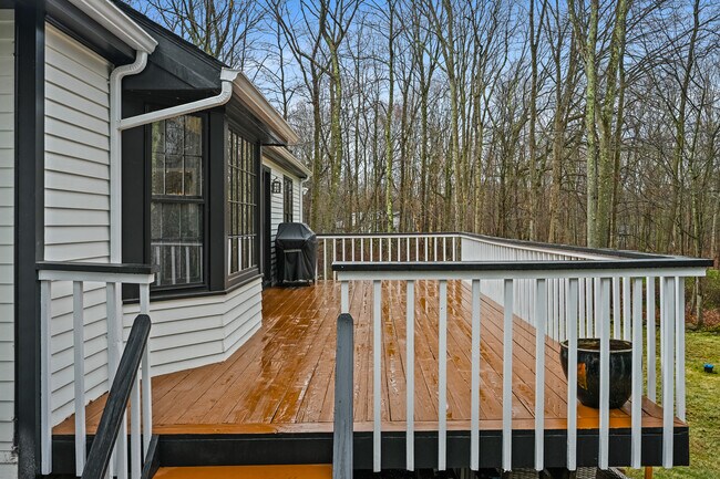 Building Photo - 395 Thayer Pond Rd