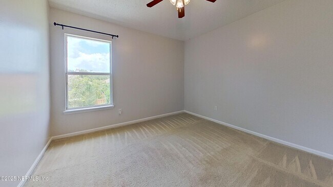 Building Photo - 14482 Falling Waters Dr