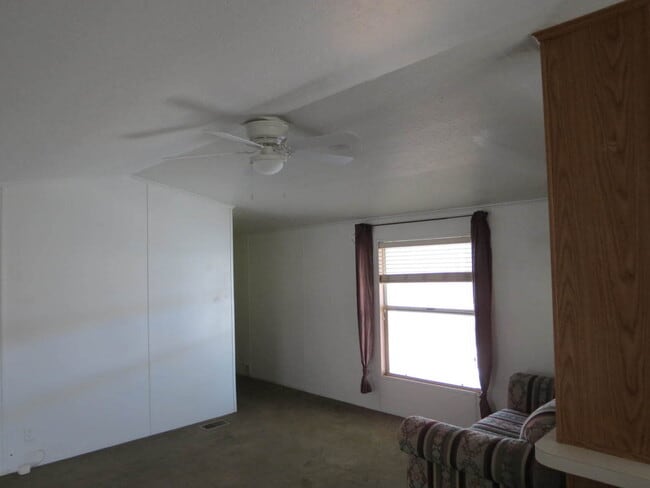 Building Photo - CLEAN 2 BED, 1 BATH IN THE FOOTHILLS!