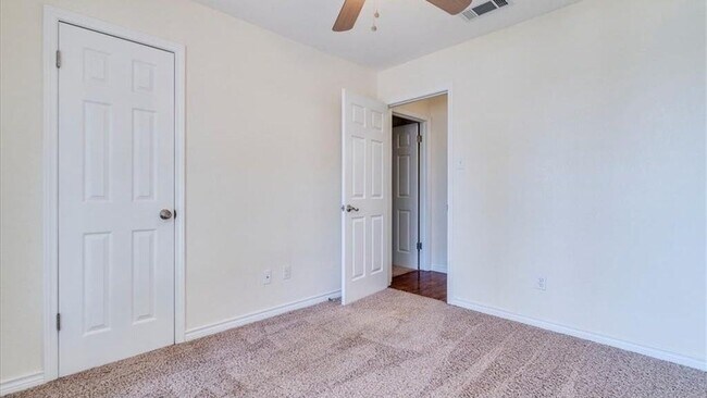 Building Photo - 507 Gregory Cove