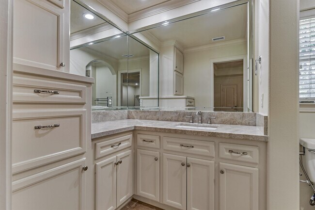 Building Photo - 94 E Bracebridge Cir