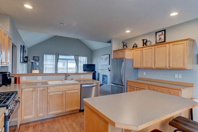Building Photo - Modern 3 Bed 2 Bath Corner Home ** First M...
