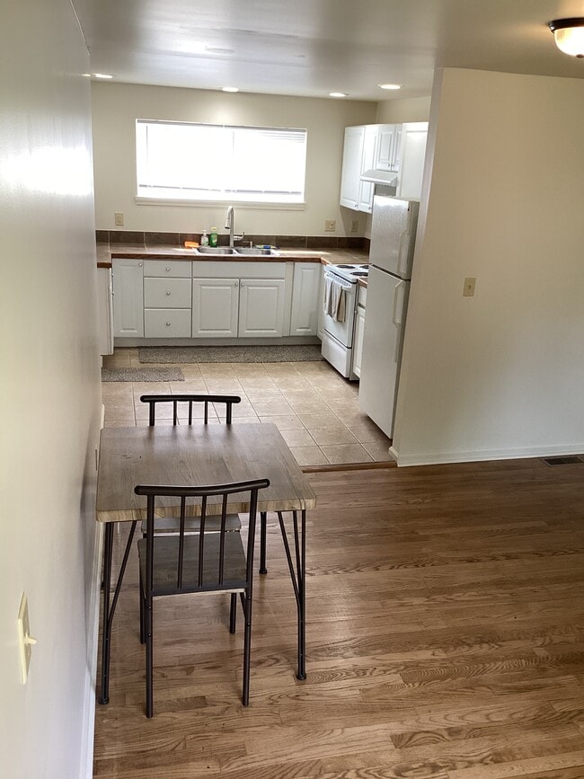 Building Photo - 1208 Howard St