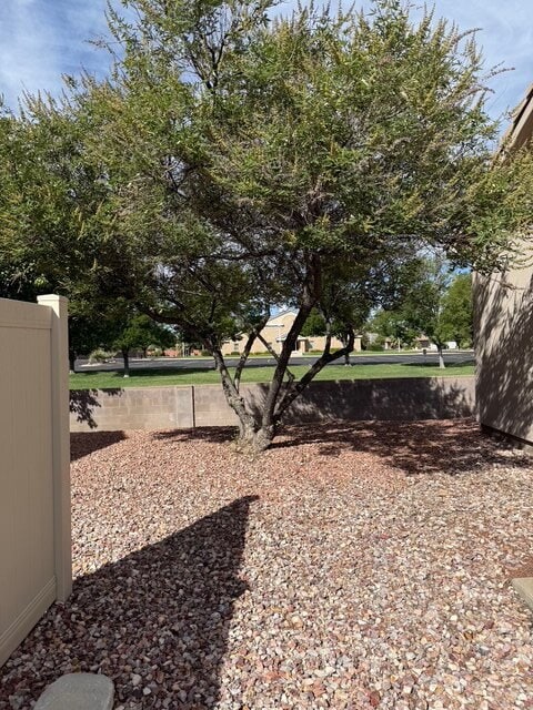 Building Photo - Well-maintained 3 bed/2 bath condo near Sk...