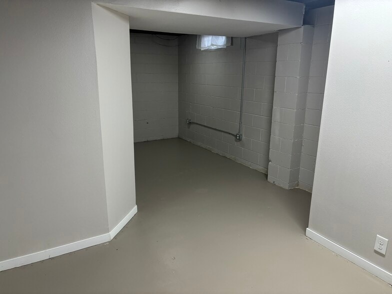 Building Photo - 5277 NW Torgerson Dr