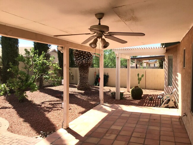 Building Photo - Beautiful, Clean 3Bdrm, 2ba home on East s...