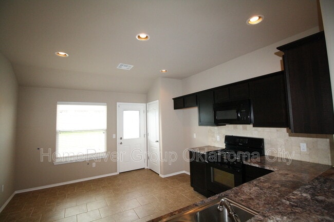Building Photo - 13121 Beekman Dr