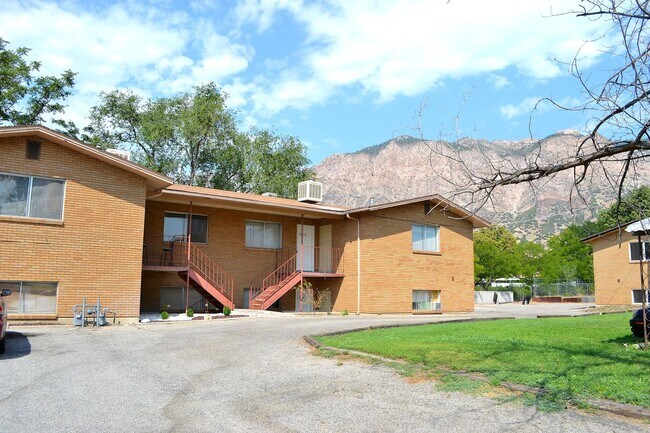 Primary Photo - 7th St Units