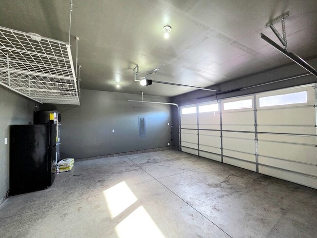 Building Photo - Beautiful Newer Build **Single Level** 4 Bedroom, 2 Bath House for Rent in Quincy!