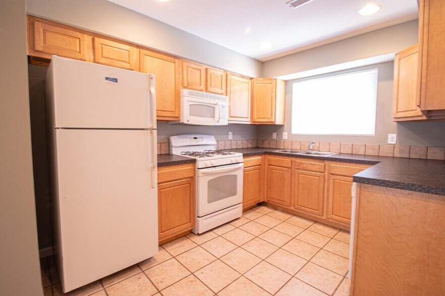 Building Photo - 835 Grand Ave NE