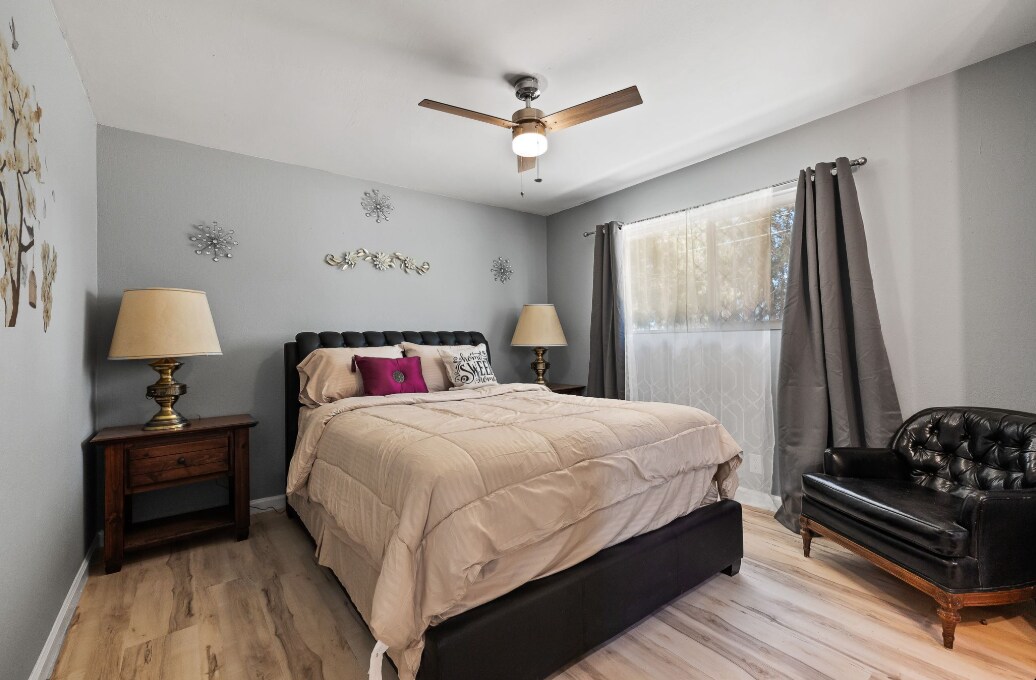 Building Photo - 325 Falcon Dr