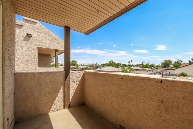 Building Photo - 410 E 9th Ave