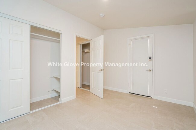 Building Photo - Spacious 4-Bed, 2-Bath Home with Large Backyard