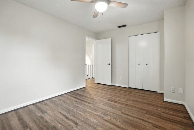 Building Photo - 1101 Surry Ln