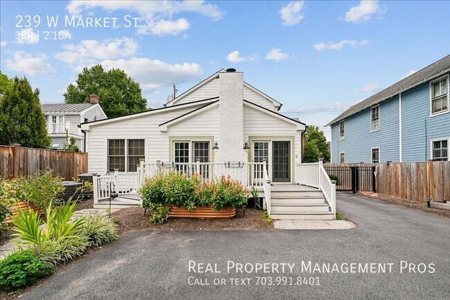 Building Photo - 239 W Market St-