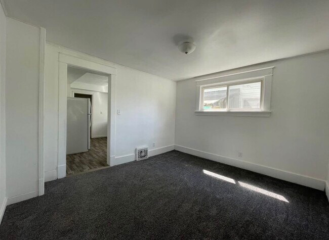 Building Photo - 420 Haney Ave