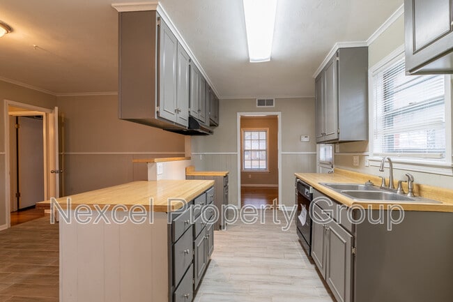 Building Photo - 5121 Ginger Cir