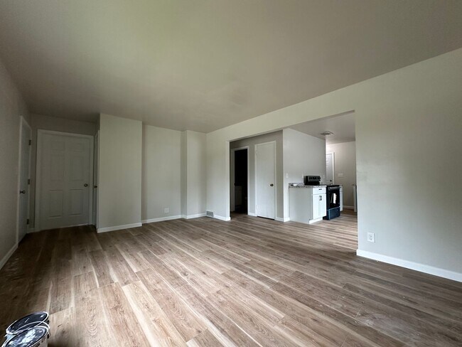Building Photo - 6656 W Brentwood Ave
