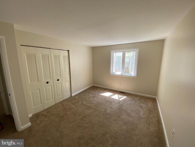 Building Photo - 502 Portsmouth Ct