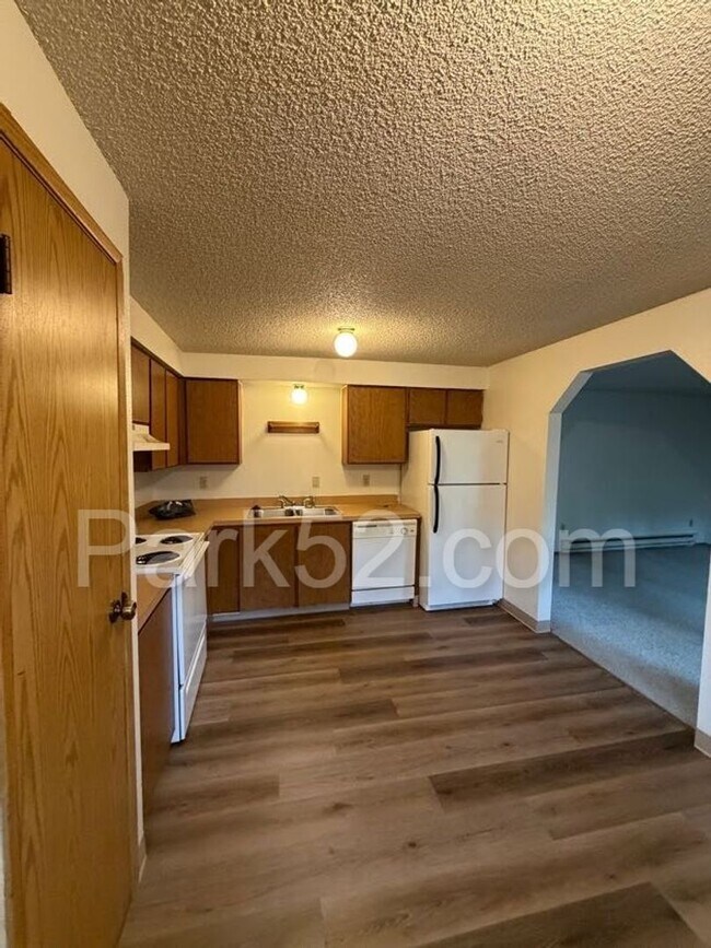 Building Photo - 5025 S Orchard #B
